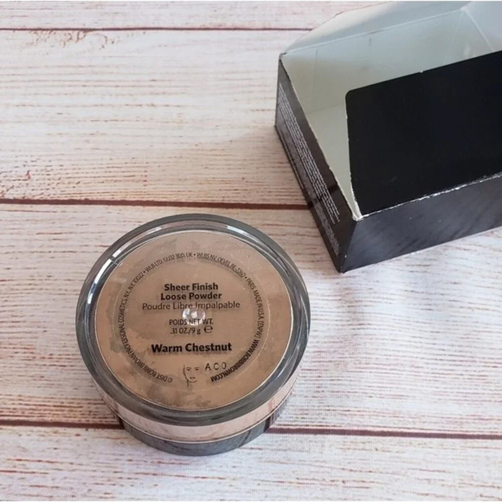 NIB Bobbi Brown Sheer Finish Loose Powder in Warm Chestnut .31oz